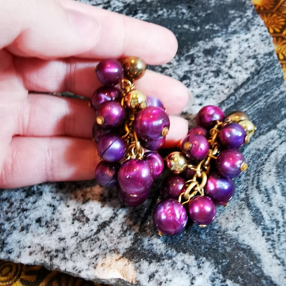 Vintage Purple and Gold Tone Grape Cluster Pierced Earrings - Picture 10 of 14